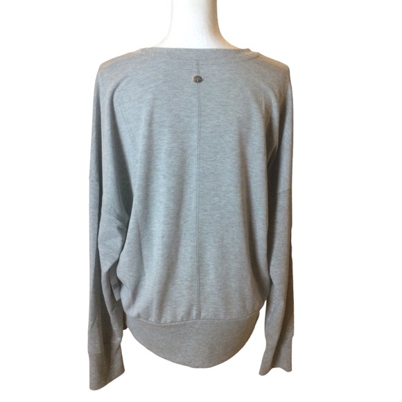 Tahari Sport Gray Pullover Relaxed Fit Lightweight Sweatshirt Size L - Picture 3 of 9